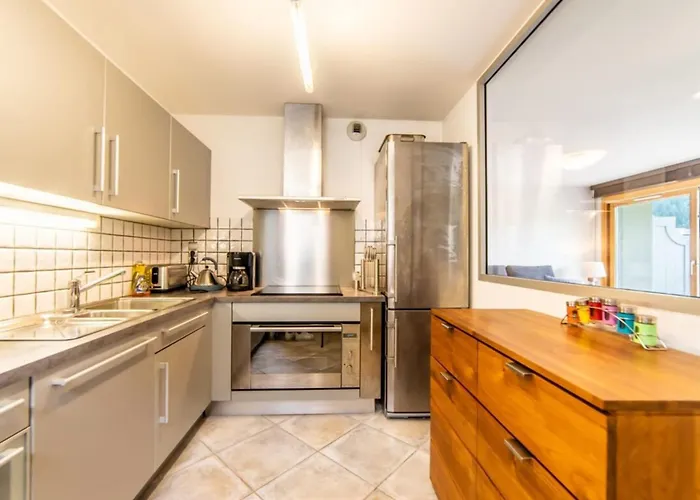 3-bedroom Flat In The Centre שאמוני